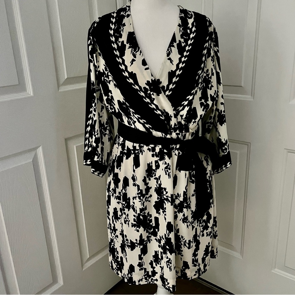 CABI S X Factor Wrap Dress Black White Floral Kimono 3/4 Sleeve A Line Belt NWOT - Picture 2 of 11